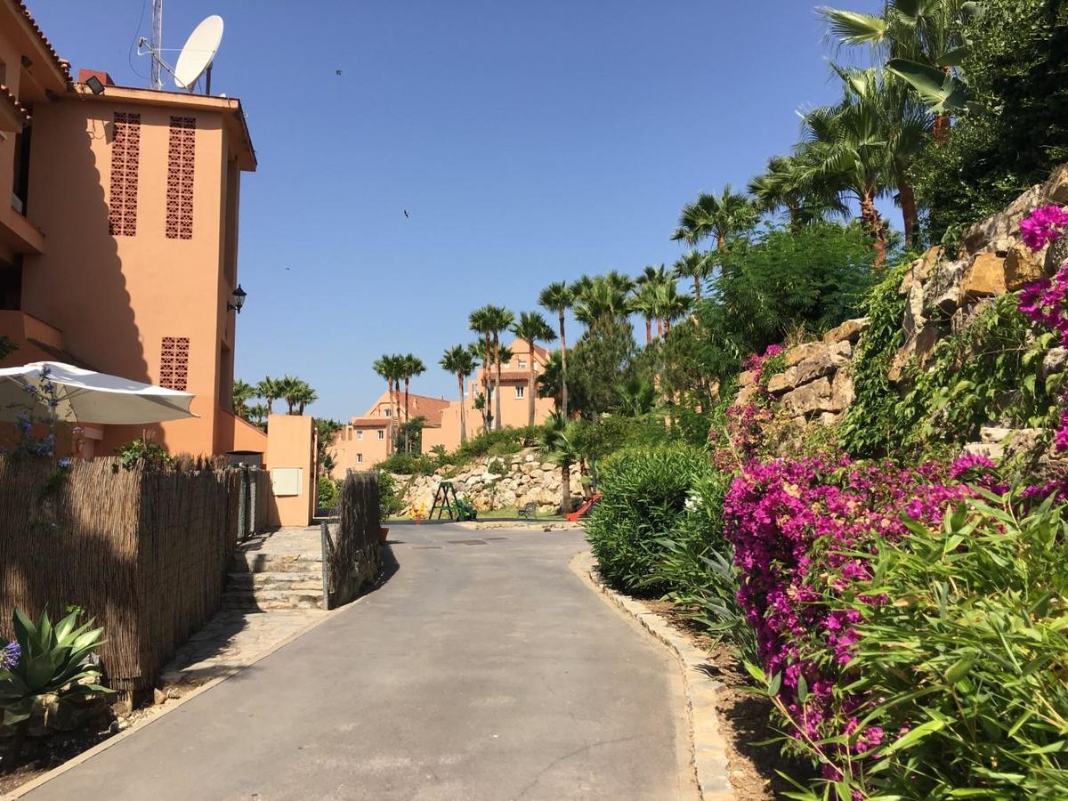 2236-Lovely Groundfloor With Pool View Casares Exteriér fotografie